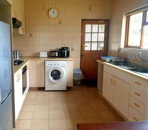 Kuchyň nebo kuchyňský kout v ubytování Happidaze