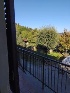 - Balcón con vistas al río en Casa vacanze La Vigna, en Chiusi