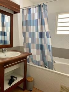 Koupelna v ubytování T2 Le Marisol Pool-Beach