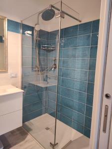 Koupelna v ubytování Chill out Home Fregene Family Group Accomodation - 15 minuti da Fiumicino - Casa Vacanza Fregene vicino al mare + 38 fotografií