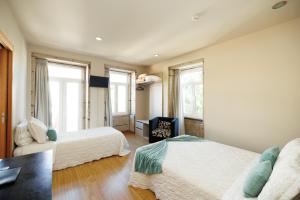 Postel nebo postele na pokoji v ubytování Residencial Portas do Sol