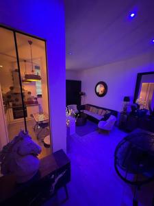 a living room with a purple room with a couch at Suite Darcy & Spa in Dijon