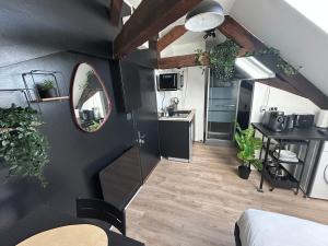 Kuchyň nebo kuchyňský kout v ubytování Le Studio - Cosy et fonctionnel - plein centre + 2 fotografie