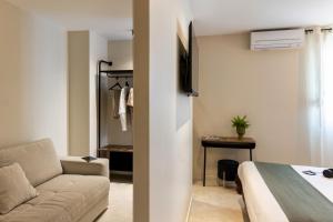 a living room with a couch and a bed at Le Trèfle in Portet-sur-Garonne