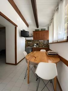 Η κουζίνα ή μικρή κουζίνα στο Gite Bergerie - Village De Gîtes