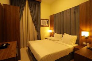 Ένα ή περισσότερα κρεβάτια σε δωμάτιο στο منازل الحساء للشقق الفندقية