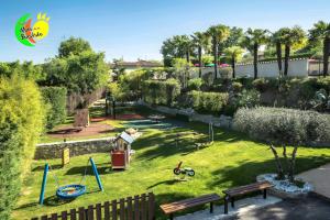 Κήπος έξω από το Gite Les Pins - Village De Gîtes