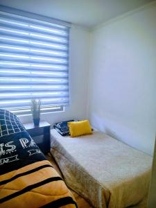 Postel nebo postele na pokoji v ubytování Departamento Avenida Providencia + 25 fotografií