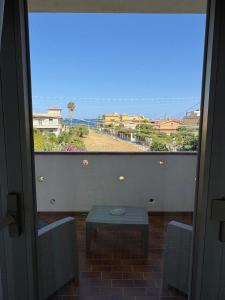 a view of a room with a table and a window at A pantanello da Nuzzo in Avola