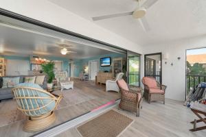 Μια τηλεόραση ή/και κέντρο ψυχαγωγίας στο Shorewood C1