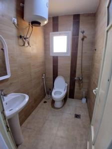 Ένα μπάνιο στο شقق للايجار اليومي و الشهري