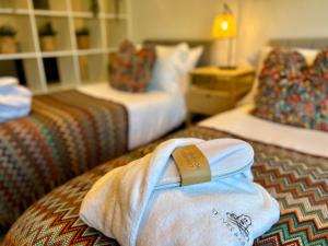 Postel nebo postele na pokoji v ubytování Luxury Retreat with Spa Access - Sleeps 6 + 111 fotografií