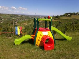 a childs play equipment in a field of grass at Agriturismo Apollinare in Montiano