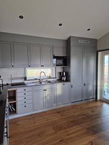 Η κουζίνα ή μικρή κουζίνα στο Newly built accommodation close to sea & nature, Varberg