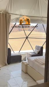 Ένα ή περισσότερα κρεβάτια σε δωμάτιο στο Lunara Desert Camp