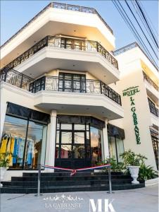 a store front of a building with a balcony at La Gabbanee Hotel Boutique Asuncion in Fernando de la Mora +4 photos