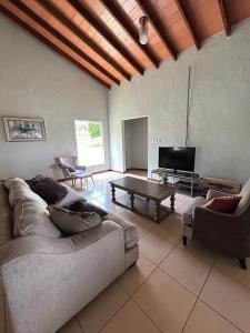 Gallery image of Casa única con vista al lago in Hernandarias +23 photos