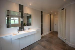 Ένα μπάνιο στο Contractor & Professional Friendly House +23 φωτογραφίες