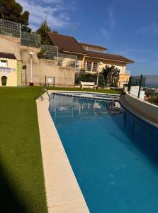 ペニスコラにあるmirador castilloの家の前のプール