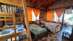 a bedroom with two bunk beds in a cabin at Hospedaje, La Florida - Tour De Cafè Y Abejas in Jardin