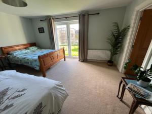 En eller flere senge i et værelse på Victoria View Derry