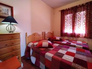 Postel nebo postele na pokoji v ubytování Casa Rural Dani Escalona