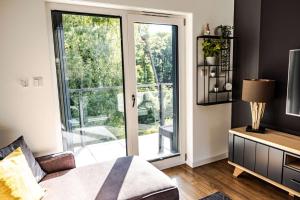 Posezení v ubytování Nowe kameralne Apartamenty Graniczna2G Niechorze - sosnowy las i bardzo blisko plaży