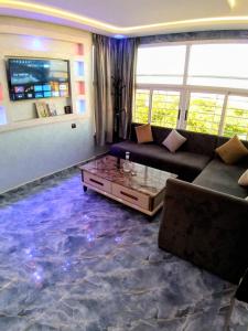 a living room with a couch and a table at Résidence London in Laayoune