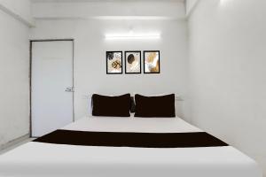 Postel nebo postele na pokoji v ubytování Hotel O Happy Stay Asalali