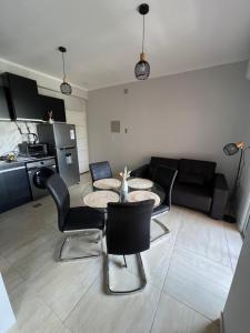 a living room with a couch and a table and chairs at Departamento amoblado centro capital in San Juan