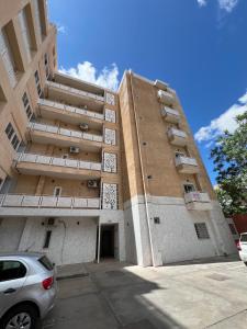 a building with a car parked in front of it at Departamento amoblado centro capital in San Juan