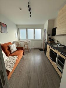 a living room with a couch and a kitchen at WelKom Studios in Zaventem +5 photos