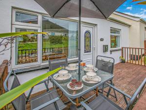 Balkón nebo terasa v ubytování 2 Bed in Mullion Cove 36430