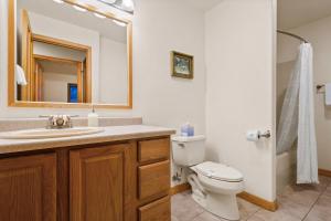 Koupelna v ubytování 1494OAK Cliff Top Condo + 25 fotografií