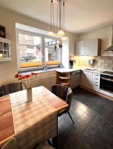 Η κουζίνα ή μικρή κουζίνα στο Ferienwohnung Haus Kreuz