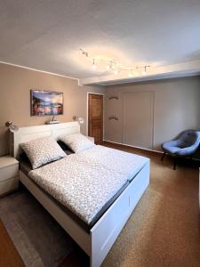 Ένα ή περισσότερα κρεβάτια σε δωμάτιο στο Ferienwohnung Haus Kreuz