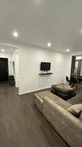 Μια τηλεόραση ή/και κέντρο ψυχαγωγίας στο My Apartment +22 φωτογραφίες