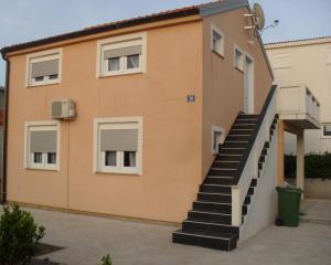 Budynek, w którym mieści się apartament