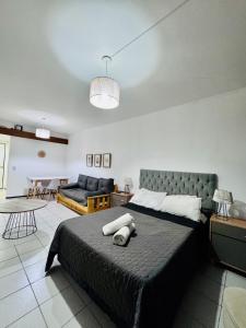 Ένα ή περισσότερα κρεβάτια σε δωμάτιο στο Bariloche Center Exclusive