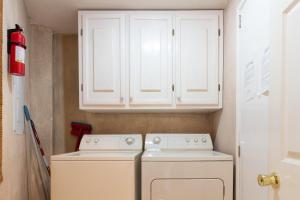 a kitchen with a stove and a white cabinet at Sonoran Spa W608 in Campo del Medio