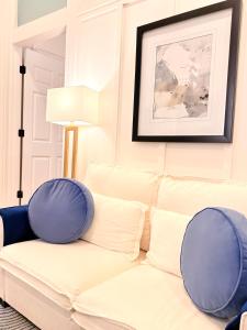Gallery image of Sunny 1B1B Apt with full kitchen, Walk to Convention Center in Providence +21 photos