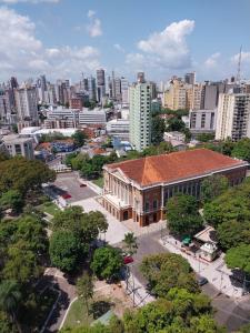 贝伦Cozy and comfort bedroom in a private Fancy Condo, safety neighborhood only 20 minutes by car from event - COP30!的城市建筑的俯视图