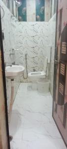 Koupelna v ubytování Hotel Om + 7 fotografií