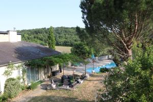 an overhead view of a house with a swimming pool at Le Clos du Noisillet in Cinais