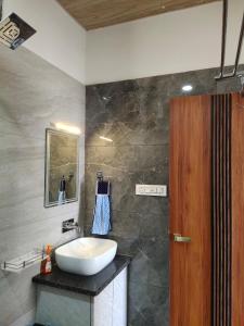 a bathroom with a sink and a mirror at Pushp-Raj in Jodhpur