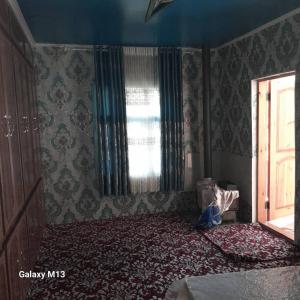a room with a window and a red carpet at Gasthaus Jasur,Yakkakhona 