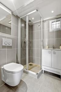 Ένα μπάνιο στο Cozy studio Le Cèdre, Port de Saint Tropez