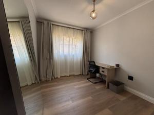 Fotografie z fotogalerie ubytování A Cozy Grounded Luxury v destinaci Northriding