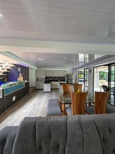 Istumisnurk majutusasutuses Finca Chalet La Milagrosa