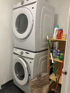 Fotografie z fotogalerie ubytování ArtHaus Downtown Jim Robb Unit 3BR 3BA v destinaci Whitehorse